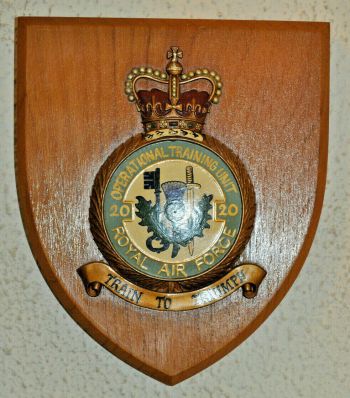 Coat of arms (crest) of the No 20 Operational Training Unit, Royal Air Force